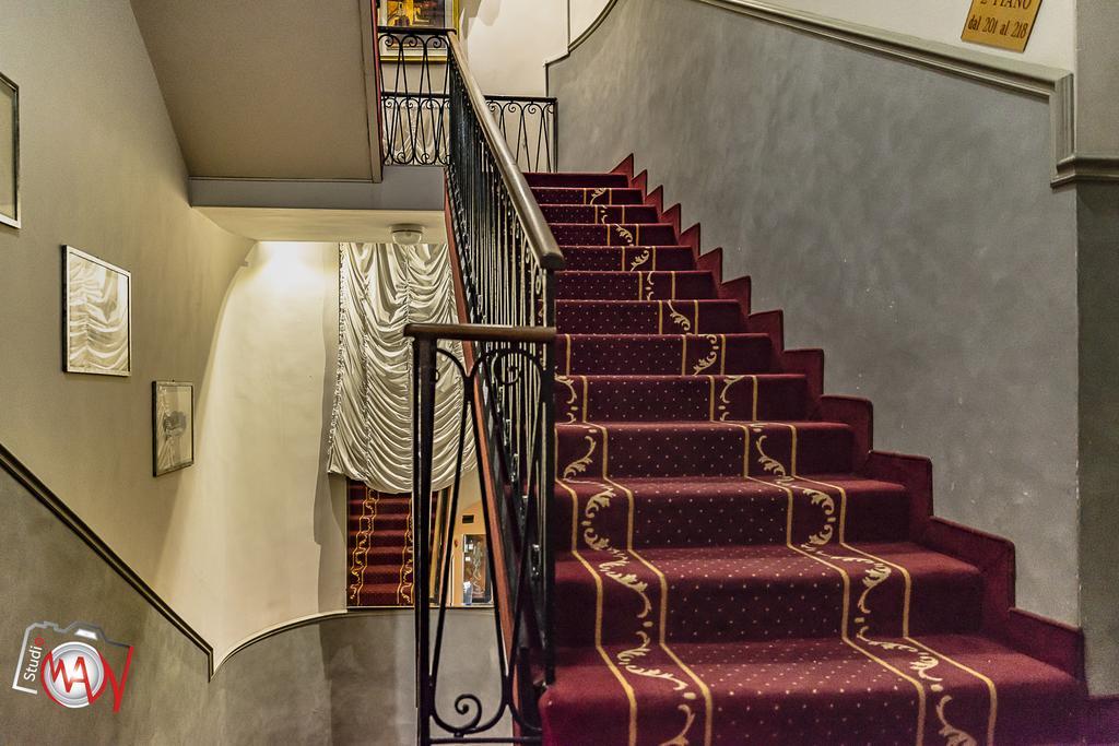 Hotel Moderno Lecco Bagian luar foto