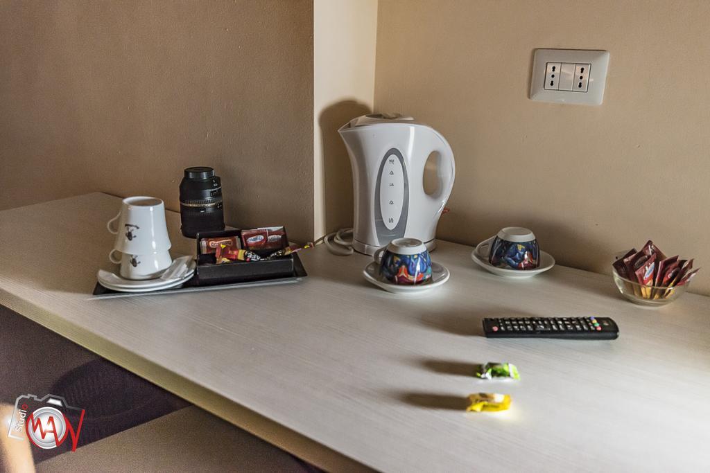 Hotel Moderno Lecco Bagian luar foto