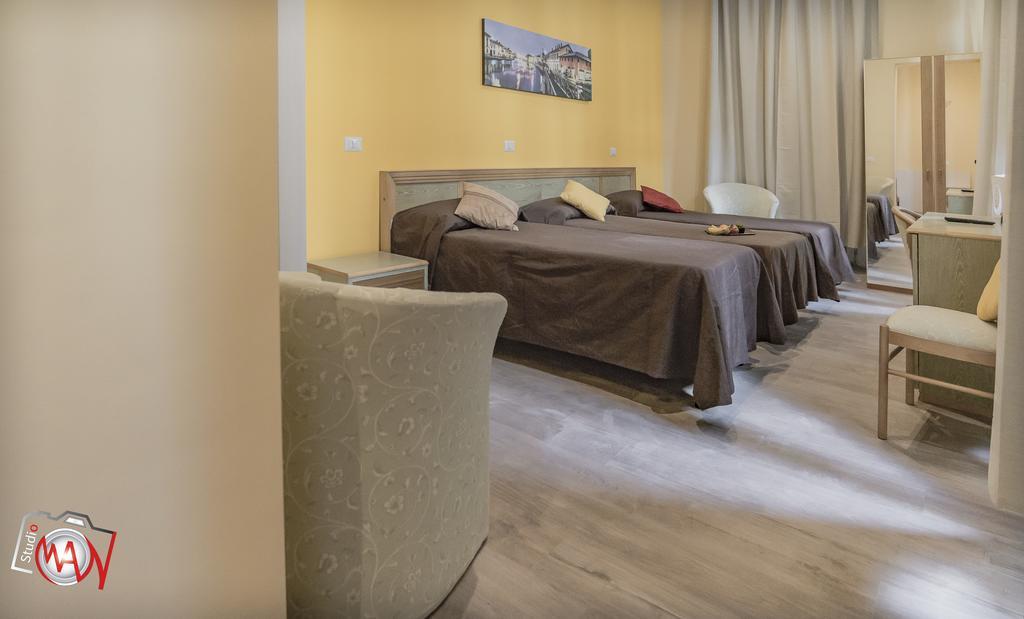 Hotel Moderno Lecco Bagian luar foto