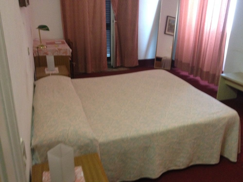 Hotel Moderno Lecco Bagian luar foto