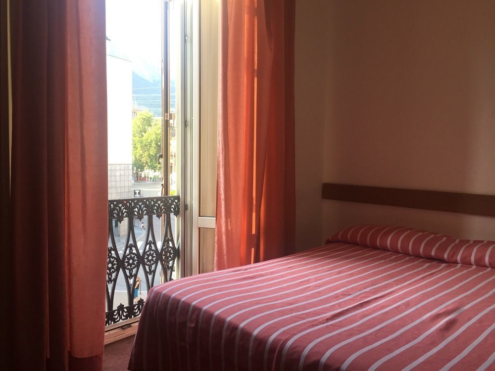 Hotel Moderno Lecco Bagian luar foto