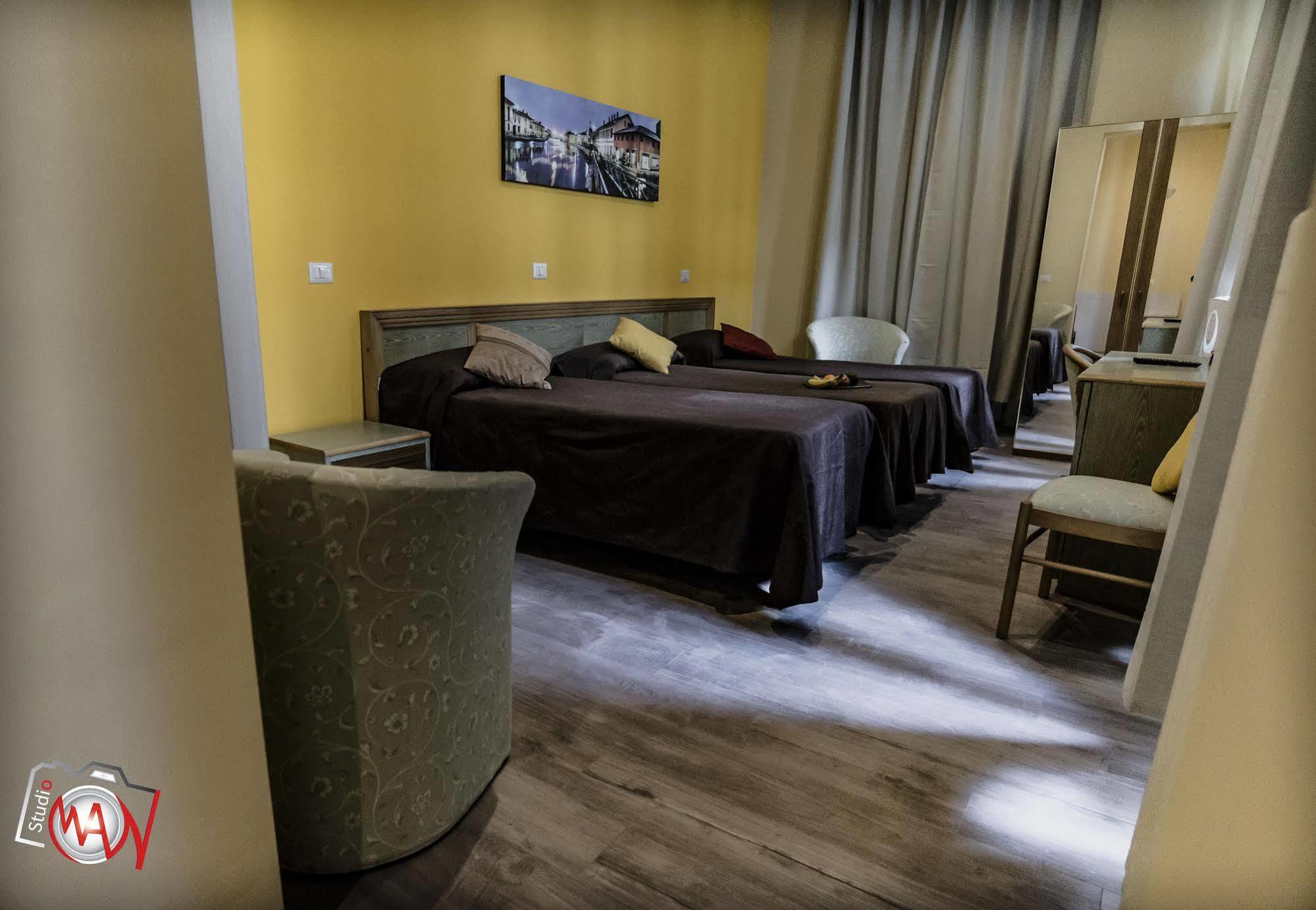 Hotel Moderno Lecco Bagian luar foto