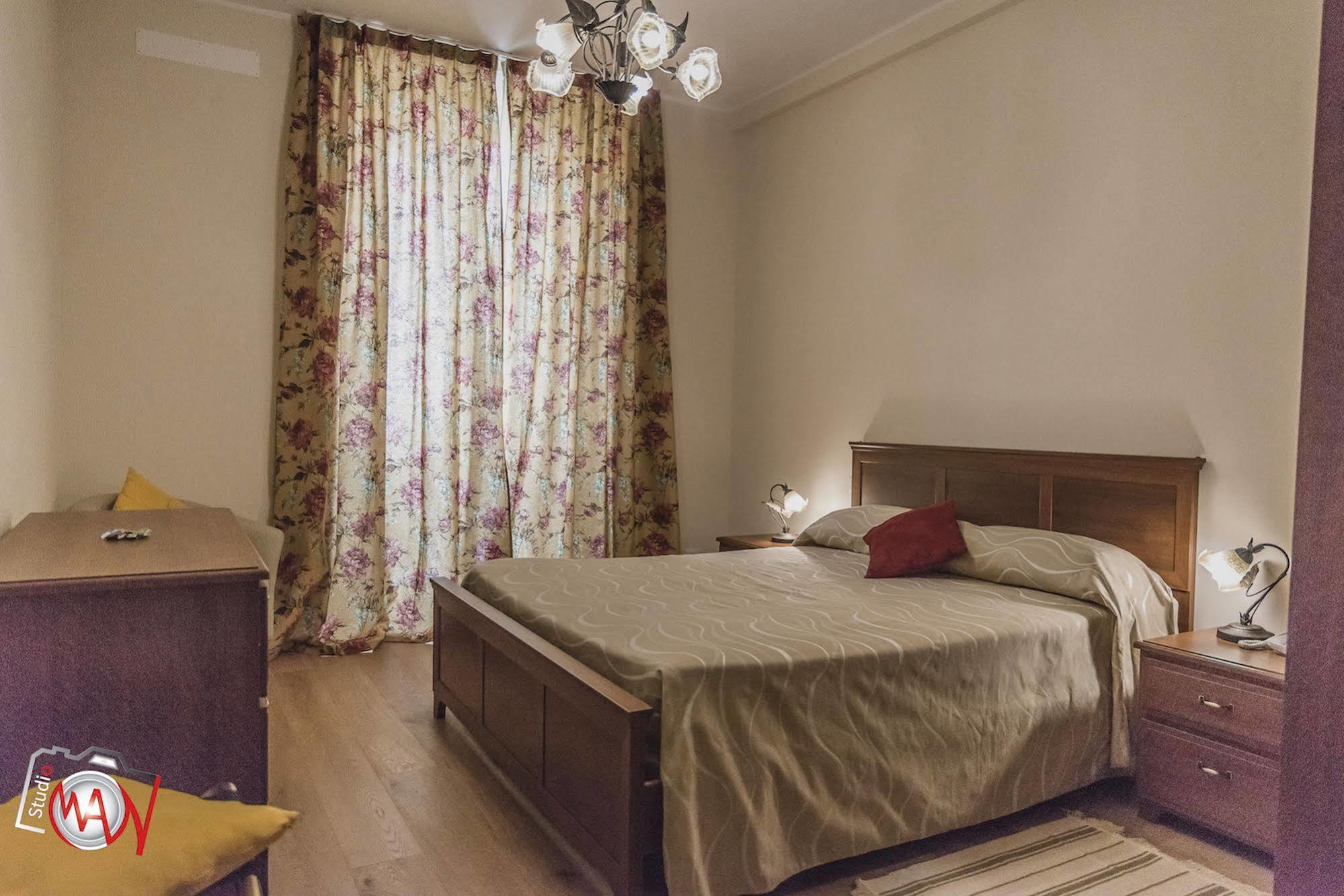 Hotel Moderno Lecco Bagian luar foto