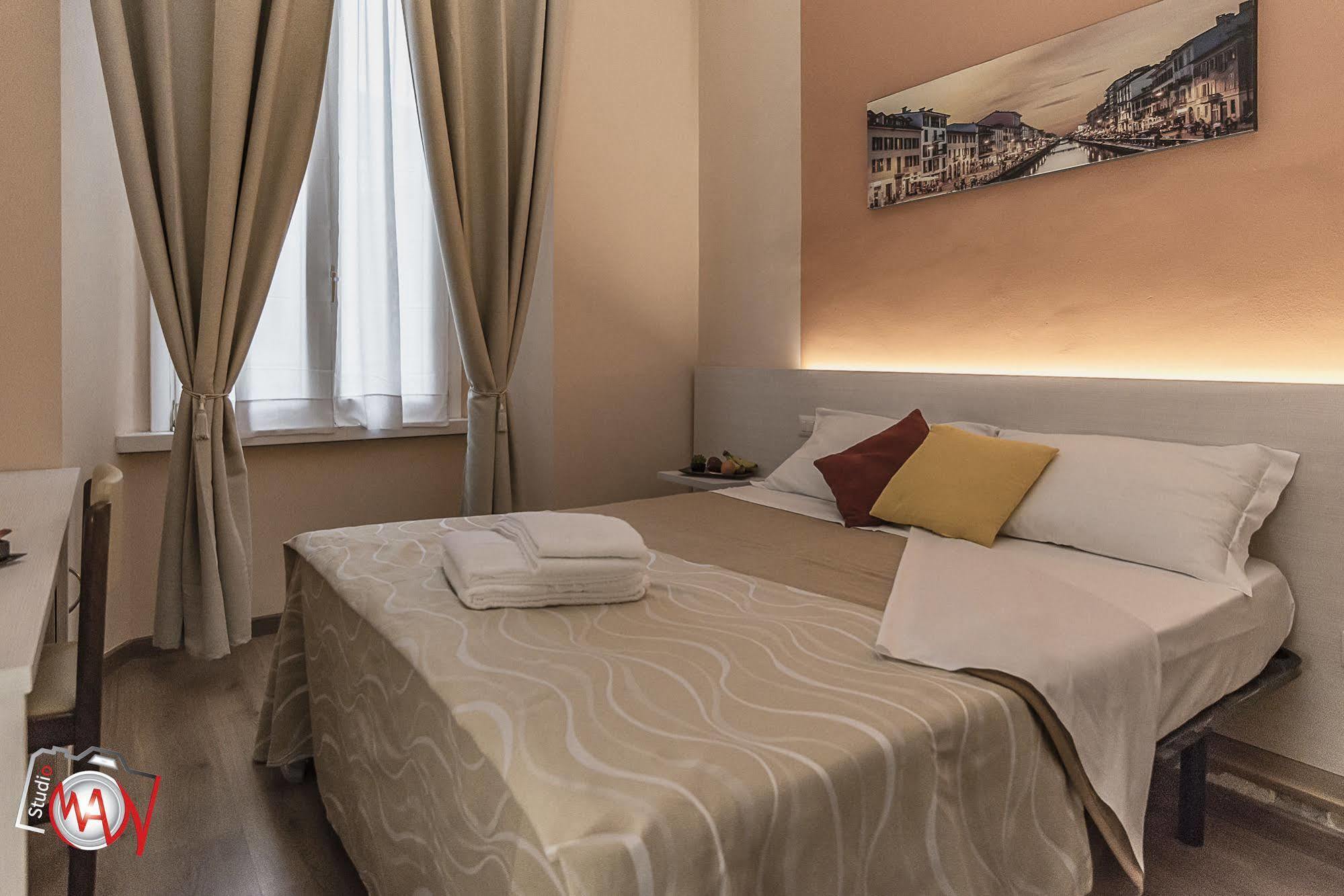 Hotel Moderno Lecco Bagian luar foto