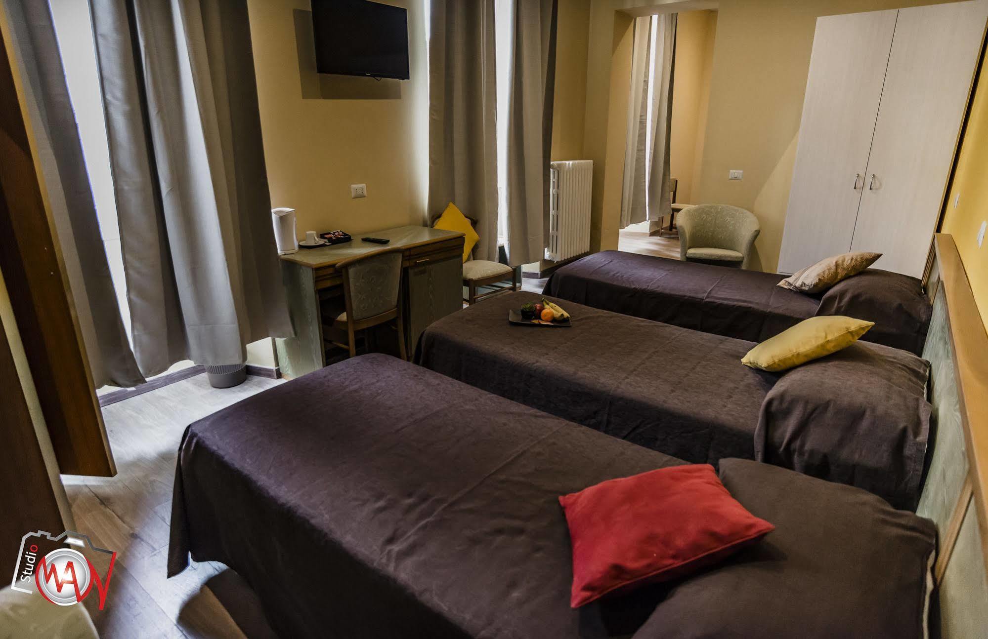 Hotel Moderno Lecco Bagian luar foto