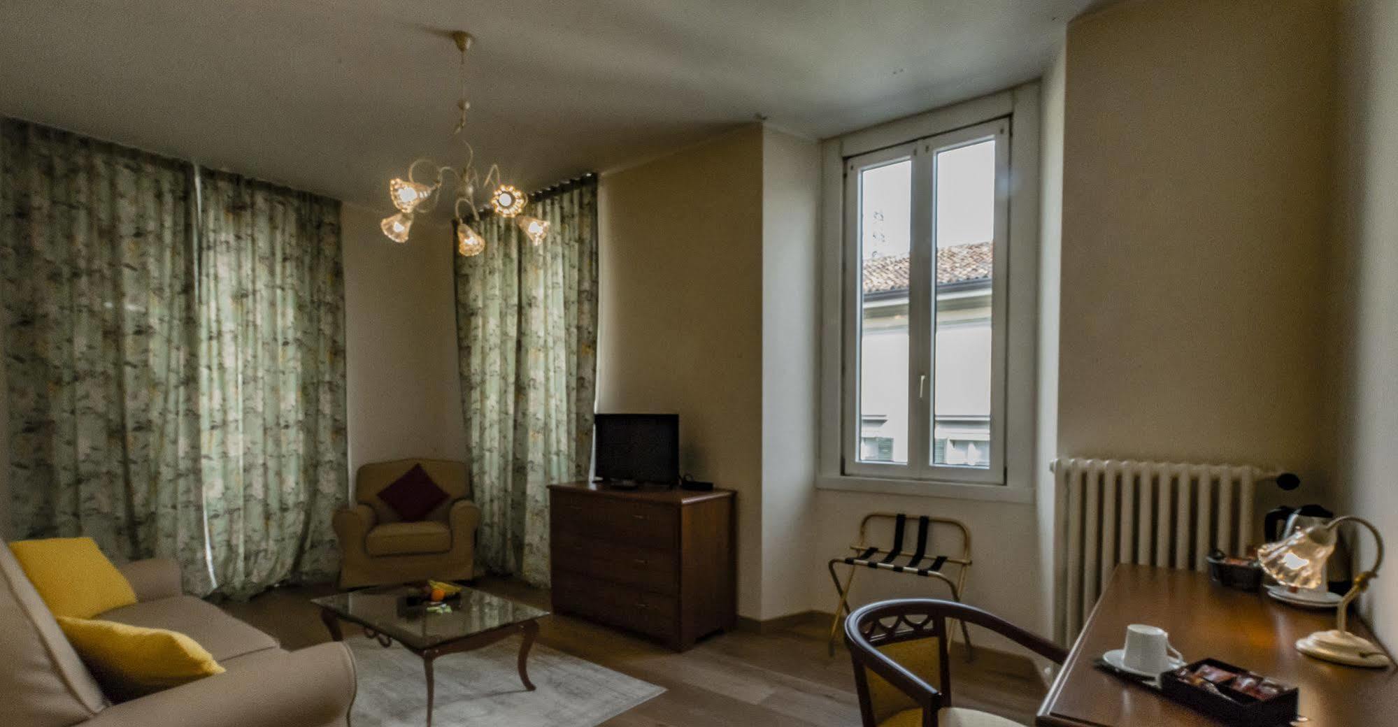 Hotel Moderno Lecco Bagian luar foto