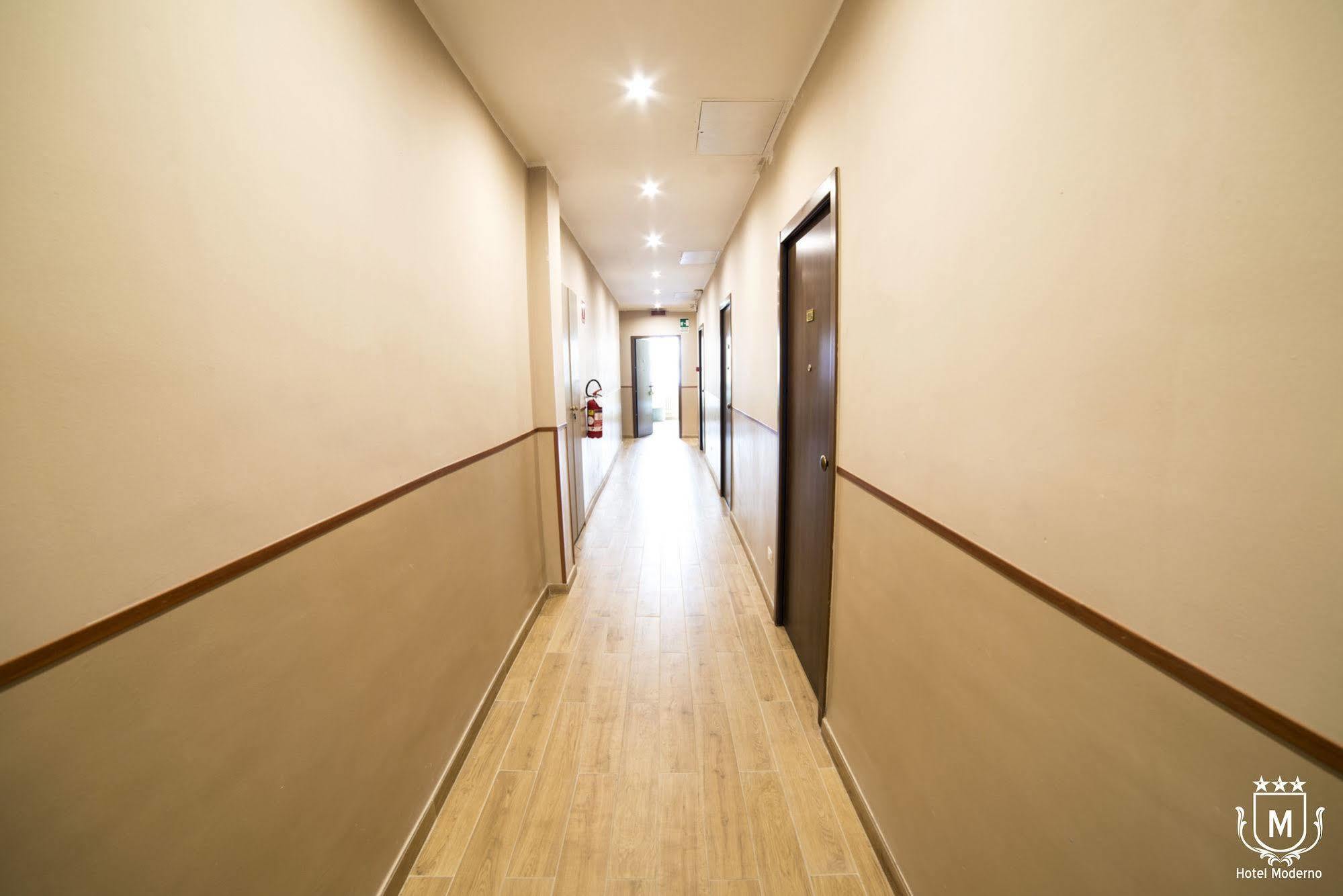 Hotel Moderno Lecco Bagian luar foto