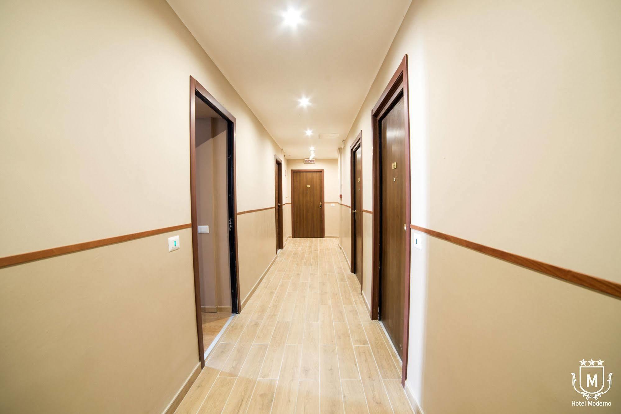 Hotel Moderno Lecco Bagian luar foto