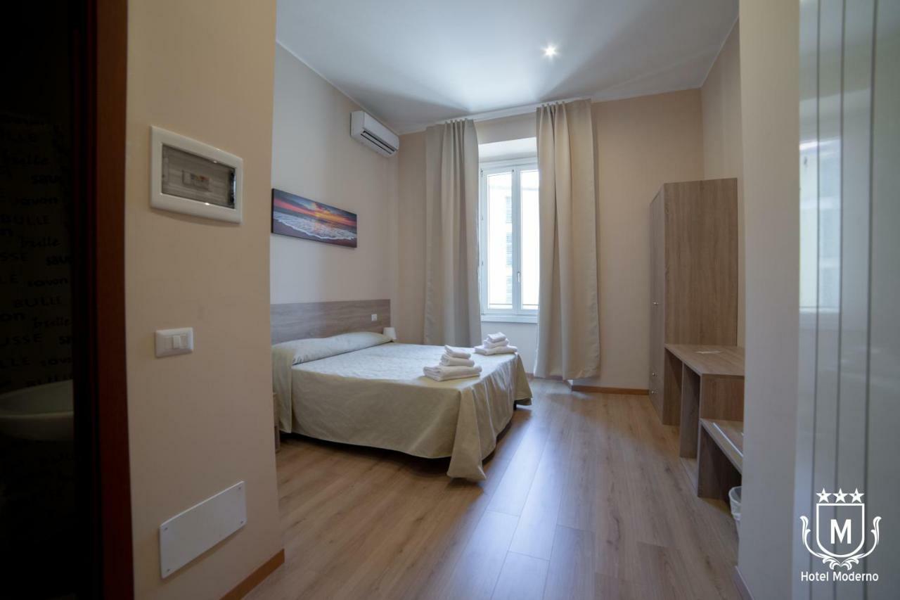 Hotel Moderno Lecco Bagian luar foto