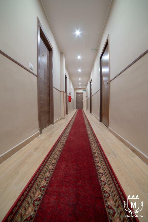 Hotel Moderno Lecco Bagian luar foto