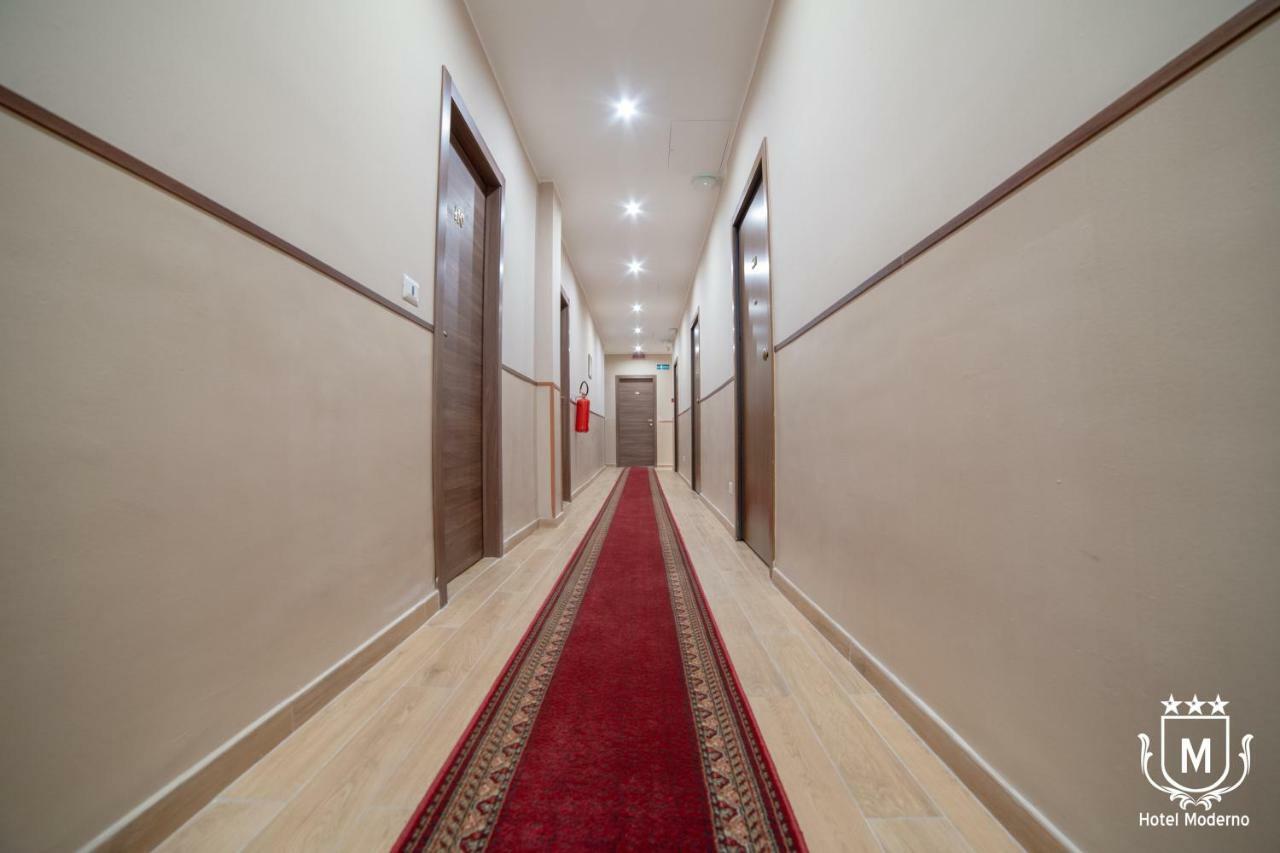Hotel Moderno Lecco Bagian luar foto